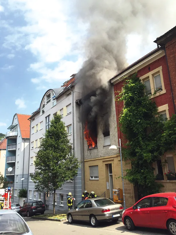 Bild 1: Ein Zimmerbrand stellt eine alltägliche Schadenslage dar (Quelle: Feuerwehr Stuttgart)