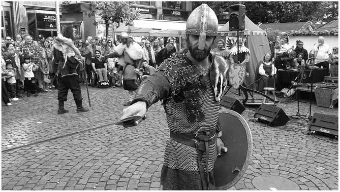 FIGURE 1.2. An actor portrays Saint Václav in battle. Photograph by John M. Correll.