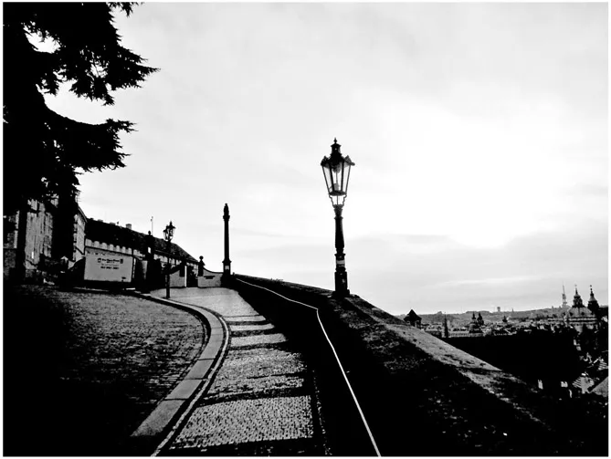 FIGURE 1.5. Cobblestone road and sidewalk leading up to Prague Castle. Photograph by the author.