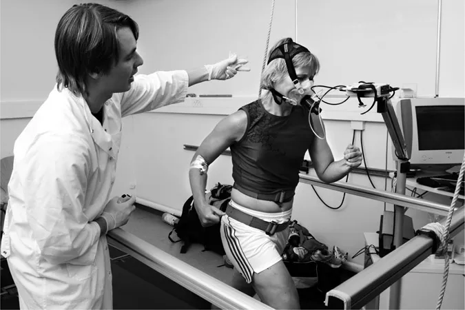 Photo 1.1 Testing the aerobic fitness (a) and cardiac function and structure (b) before and after 16 and 64 weeks of recreational football training for sedentary 20- to 45-year-old women.