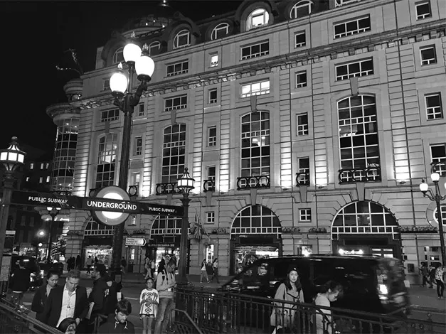 Figure 1.2 Entertainment zones in London