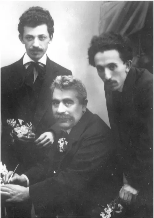 FIG. 1.2. David Bergelson (left) and Yitskhok-Leybush Peretz (sitting), 1910; third person unidentified