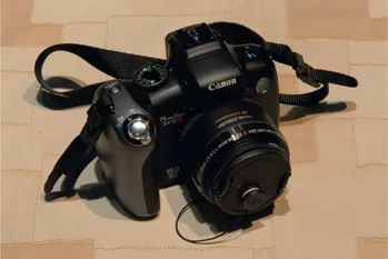 Figure 1.7: Canon PowerShot SX10 IS with 20x optical zoom lens.