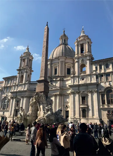 FIGURE 1.03 Piazza Navona with Bernini’s Fontana dei Quattro Fiumi as its focal point and the church of Sant’Agnese in Agone in the background. The façade by Borromini (1657) was part of the square’s redesign by Pope Innocent X.