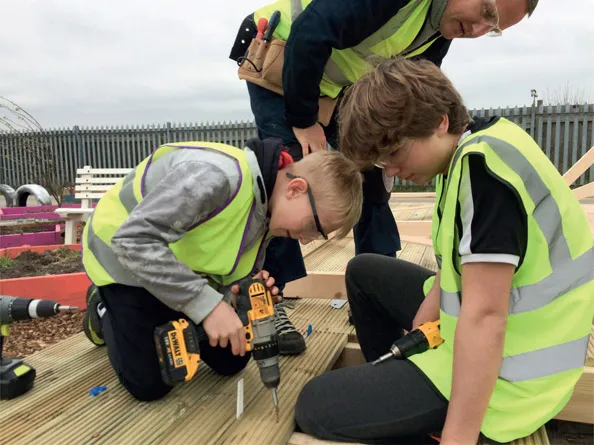 Figure 1.03 Architecture educators Matt+Fiona provide young people with opportunities to build their own learning spaces in the Made in Oakfield project, Hull