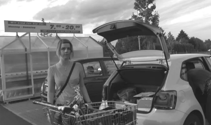 Figure 1.2 Screenshot from a typical stimulus film of a theft (from Kaminski & Sporer, 2013).