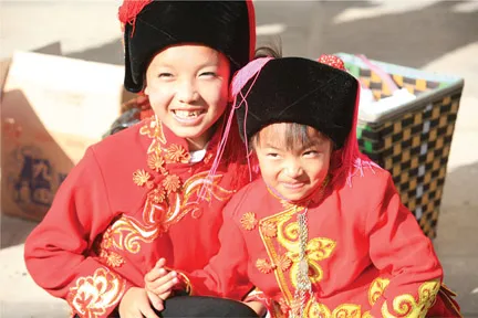 Figure 1.1 From the Chinese Han nationality, happy Hani children from Yuanyang, Yunnan Province. One of the 55 known ethnic minorities in China.