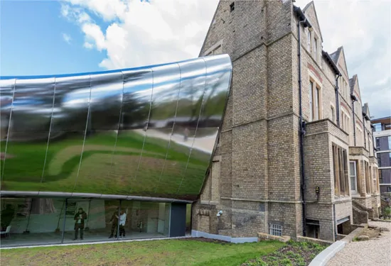 Figure 1.06 The Investcorp Building at St Antony’s College, Oxford, abuts its neighbour