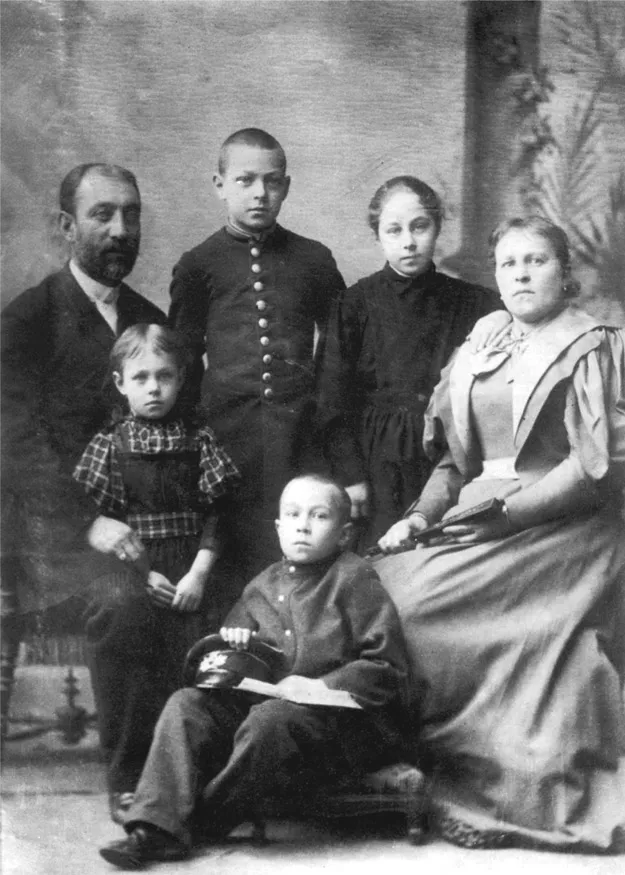 Figure 1.1 Vakhtangov’s family, 1895. Vakhtangov standing next to his father Bograt, second from the left. Courtesy of Vakhtangov Theatre Museum.