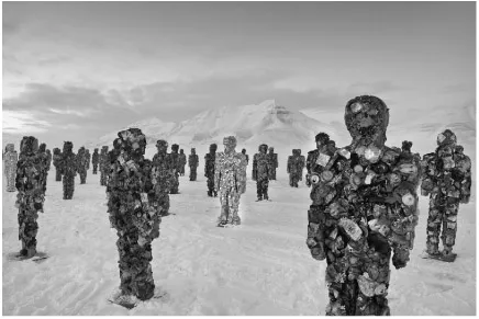 Figure 1.2 ‘Arctic People’, 2011, installation by HA Schult (photograph by G. Battista. Courtesy of the artist).