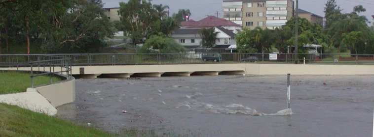 (B) Culvert inlet operation during Norman creek flood on 21 December 2001, Greenslopes QLD, Australia – culvert beneath Cornwall Street