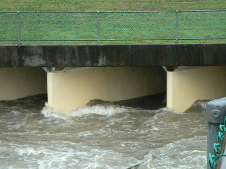 (C) Culvert operation (barrel entrance) during Norman creek flood on 20 May 2009, Greenslopes QLD, Australia – culvert beneath Ridge Street