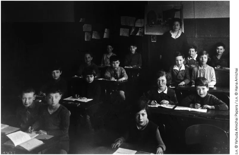 D.R. © Yehuda Amichai Papers / D.R. © Hana Amichai Salón de clases, primer año, Würzburg, Alemania, 1930.