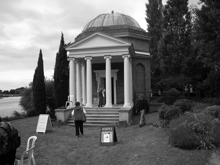 Figure 1.1. Garrick’s faux temple to Shakespeare (designed by Robert Adam) at Hampton-on-Thames. (Photo: John and Margaret Gold)