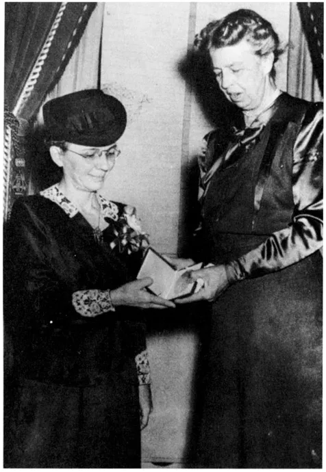 Fig. 1 Florence Seibert (1897–1991) receiving the Achievement Award from Eleanore Roosevelt (right) at the White House (1944).