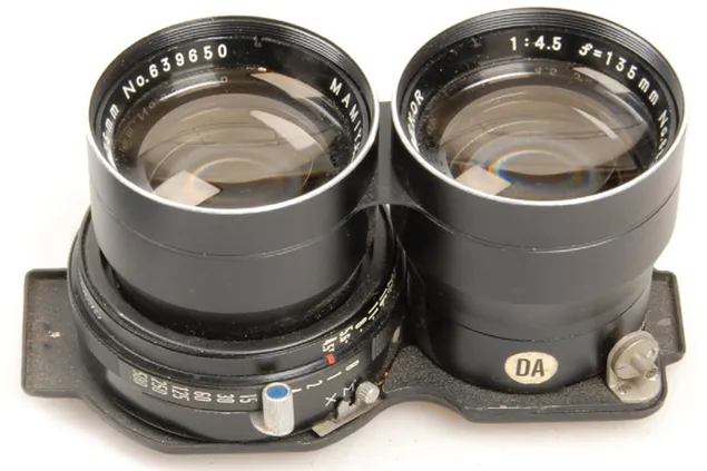 PHOTO 1.3 135 mm f/4.5 Mamiya lenses for a twin lens reflex camera. The two lenses have a matching field of view: the lower lens (here, on the left) projects the image onto the film and the upper lens (on the right) enables the user to see the image through the viewfinder.