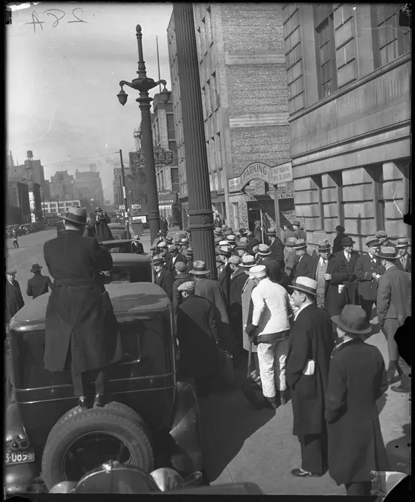 Crowds at the federal building
