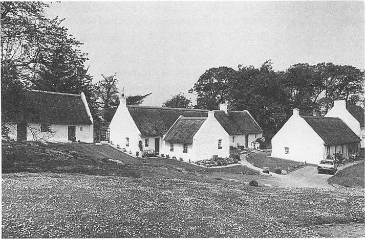 Figure 1 The hamlet of Swanston near Edinburgh, whose thatched cottages may date back to the seventeenth century, preserves the character and layout of a pre-improvement ferm toun.