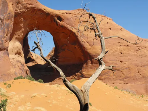 A cave without back wall. A large hole on the back of the cave appears in oval shape. The edges of the cave appear smooth.