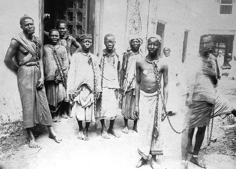 Schiavi in catene a Zanzibar (diciannovesimo secolo).