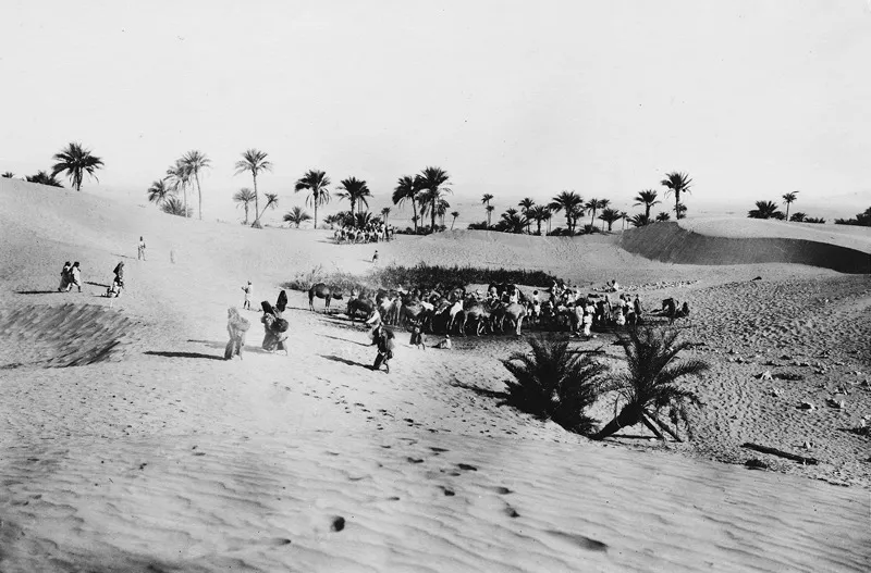 A Hammam, agosto 1913. Una sorgente termale che sgorga fra le dune. Nella didascalia Miani spiega il mistero della sua forza ascensionale. (CMPA, s.f., foto n. 51)