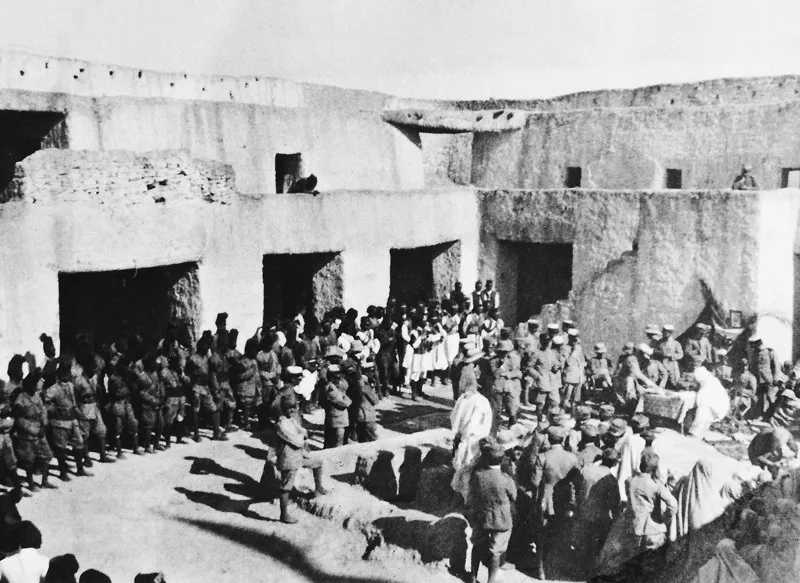 Brach, 13 dicembre 1913. All’interno del castello i notabili di Brach firmano l’atto di sottomissione all’Italia. (CMPA, s.f., foto n. 91)