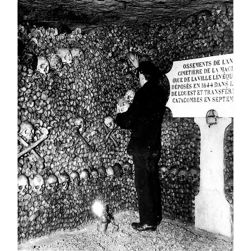 Particolari delle Catacombes. (Foto © Roger-Viollet/Archivi Alinari)