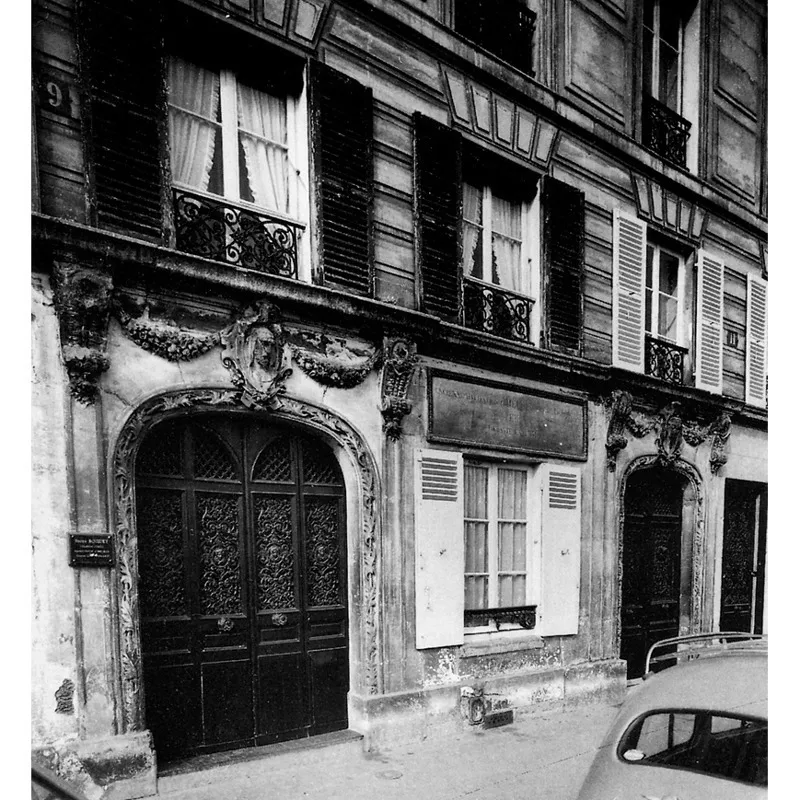 La facciata del palazzo al n. 9 di quai aux Fleurs. (Foto © Roger-Viollet/Archivi Alinari)