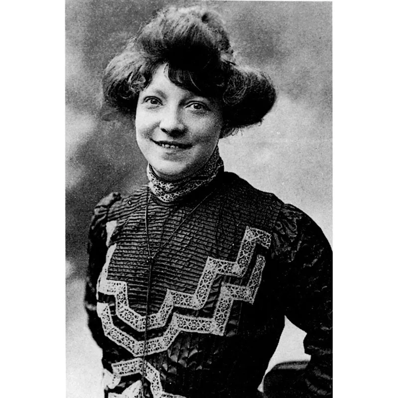 Amélie Hélie, nota col nomignolo di Casque d’or. (Foto © Roger-Viollet/Archivi Alinari)