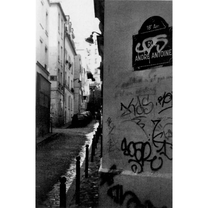 Scorcio di rue André Antoine, nel quartiere di Pigalle.