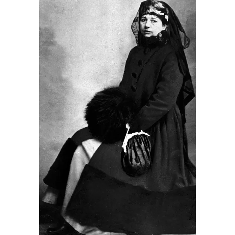 Mata Hari fotografata durante il processo (1917). (Foto © Mondadori Portfolio/Rue des Archives/PVDE)