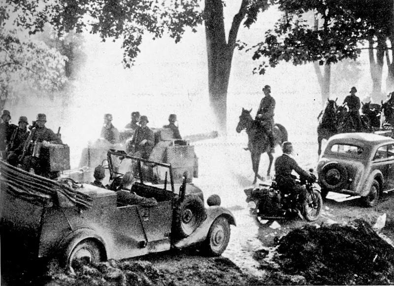 Le forze di occupazione tedesche in Polonia (ottobre 1939), comprendenti artiglieria ippotrainata.