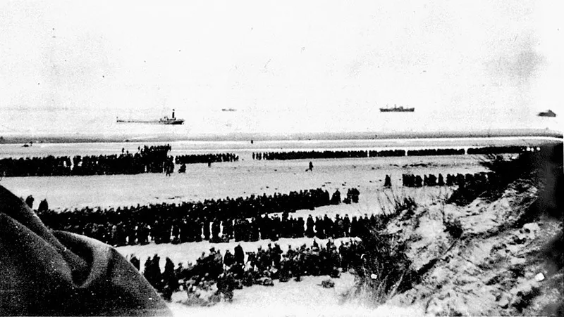Dunkerque, 27 maggio 1940: truppe inglesi aspettano l’evacuazione.