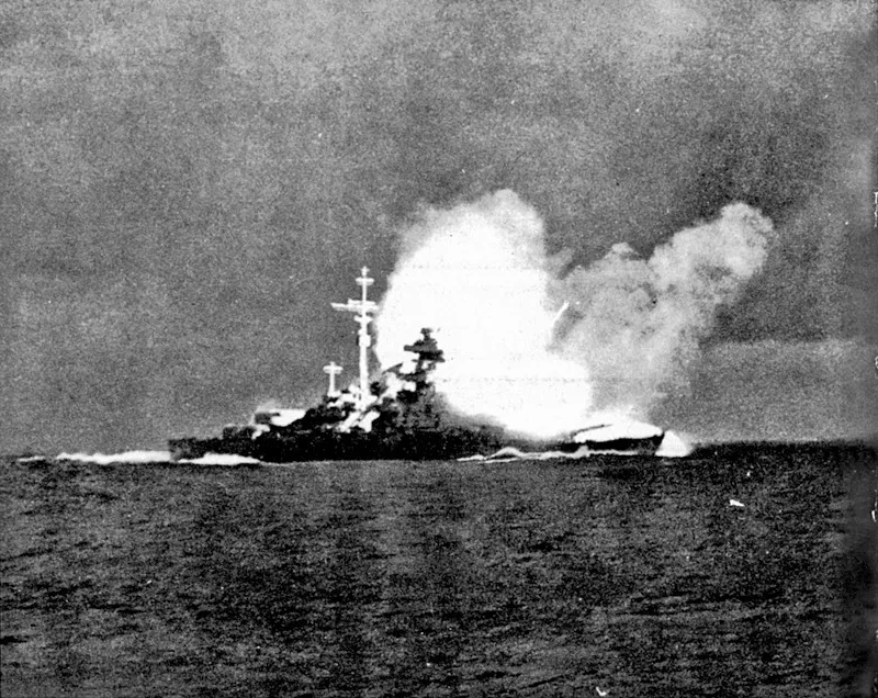La corazzata tedesca Bismark in azione contro la Hood, 24 maggio 1941.
