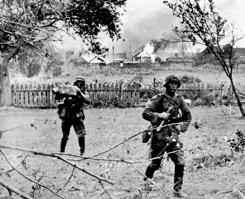 L’invasione tedesca della Russia, 22 giugno 1941: soldati tedeschi in avanzata.