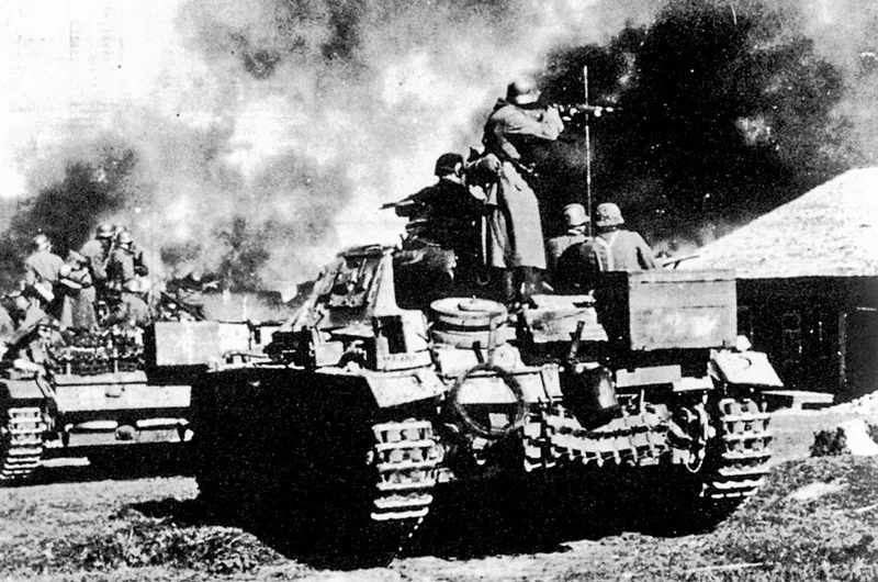 Nell’Unione Sovietica, le truppe tedesche avanzano. Questa fotografia è stata scattata il 28 ottobre 1941.