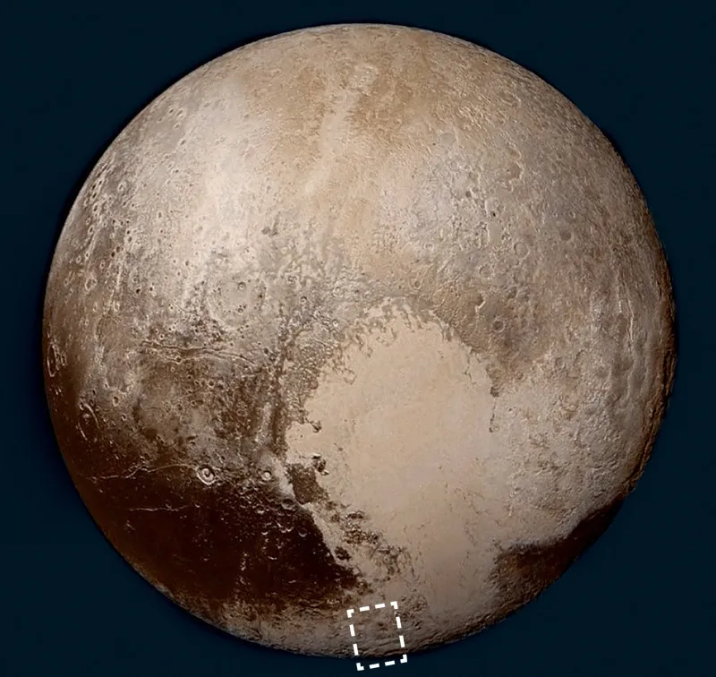 IMMAGINE 3 Una delle immagini prodotte dalla sonda New Horizon nel suo fly-by intorno a Plutone. Nell’ingrandimento,  una regione montuosa, con montagne alte fino a 3500 m.