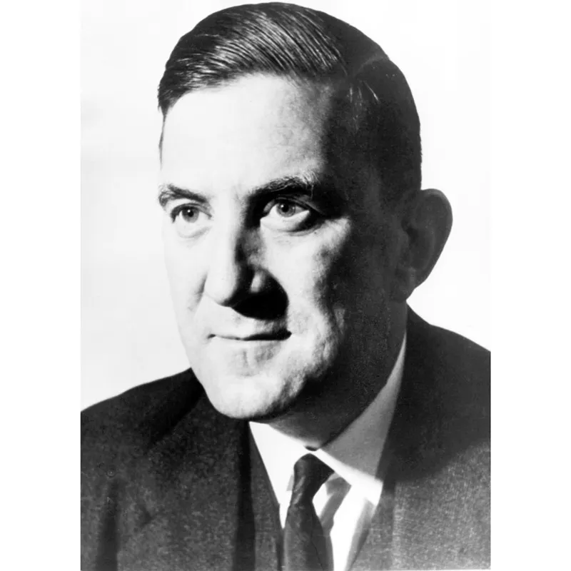 Entrai alla BBC nel 1965, pieno di entusiasmo – che si rivelò malriposto – e nel 1967 fui inviato in Nigeria per occuparmi di quella che si sarebbe rivelata una delle più crudeli guerre civili africane. Sir David Hunt, l’alto commissario a Lagos, era uno snob e un razzista.