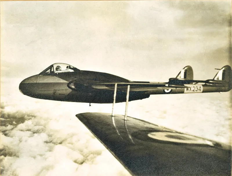 Nella RAF a diciassette anni. Un’esperienza inebriante: pilotare Vampire in formazione.