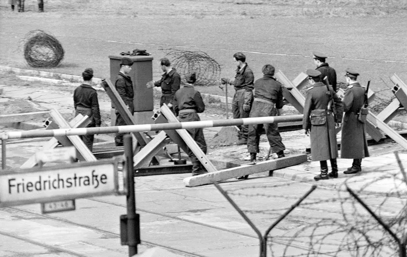 Nessuno resisteva più di un anno a Berlino. Io ci rimasi dal settembre del 1963 all’ottobre del 1964, e abitavo a est del Checkpoint Charlie.