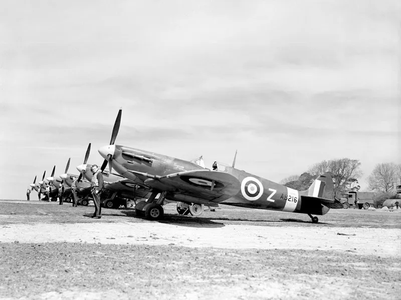 La base RAF di Hawkinge e i suoi Spitfire erano dietro l’angolo