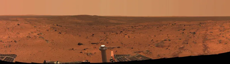 Questo panorama di Marte è stato ripreso dall’alto dell’Husband Hill, un picco delle Columbia Hills, chiamate così in memoria degli astronauti che morirono nello shuttle Columbia. È stata scattata nell’agosto del 2005 dal robot esploratore Spirit.