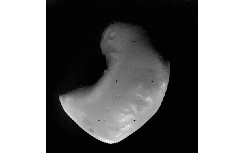 E questa è Deimos, la più piccola e la più esterna.