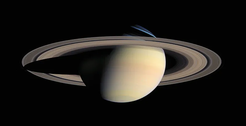 La più grande e dettagliata immagine mai ottenuta di Saturno in colori reali.