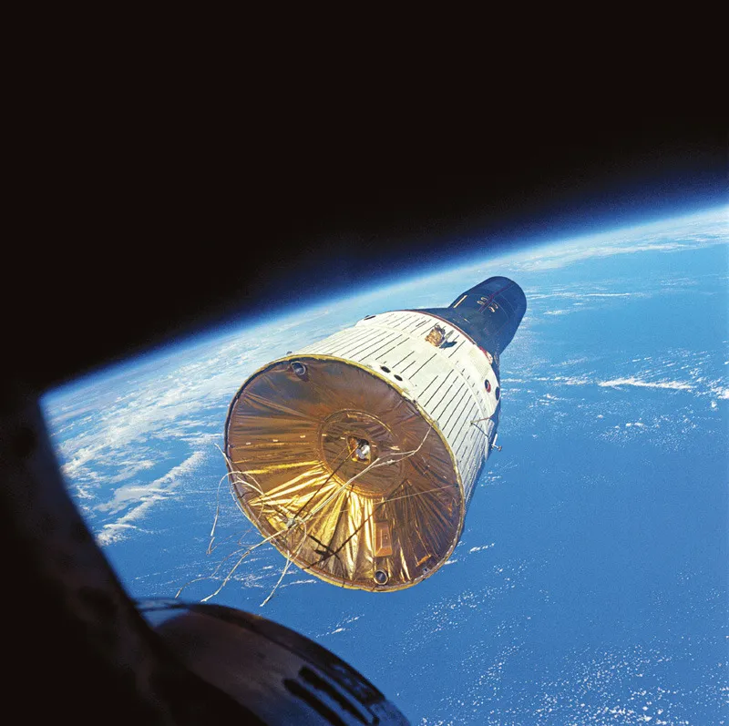Dicembre 1965: rendez-vous delle navette Gemini; la Gemini VI fotografata dalla Gemini VII. © NASA/SCIENCE PHOTO LIBRARY