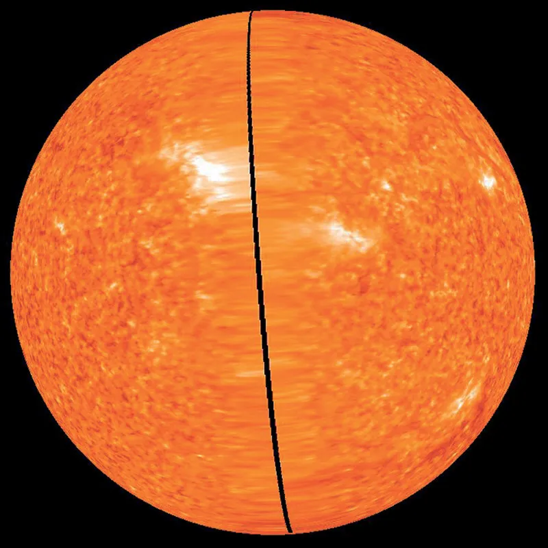 Sonde gemelle ci trasmettono le due viste simultanee sul nostro Sole: sia davanti che dietro! Questa straordinaria immagine doppia è stata creata nel febbraio del 2011. © NASA/courtesy of nasaimages.org.