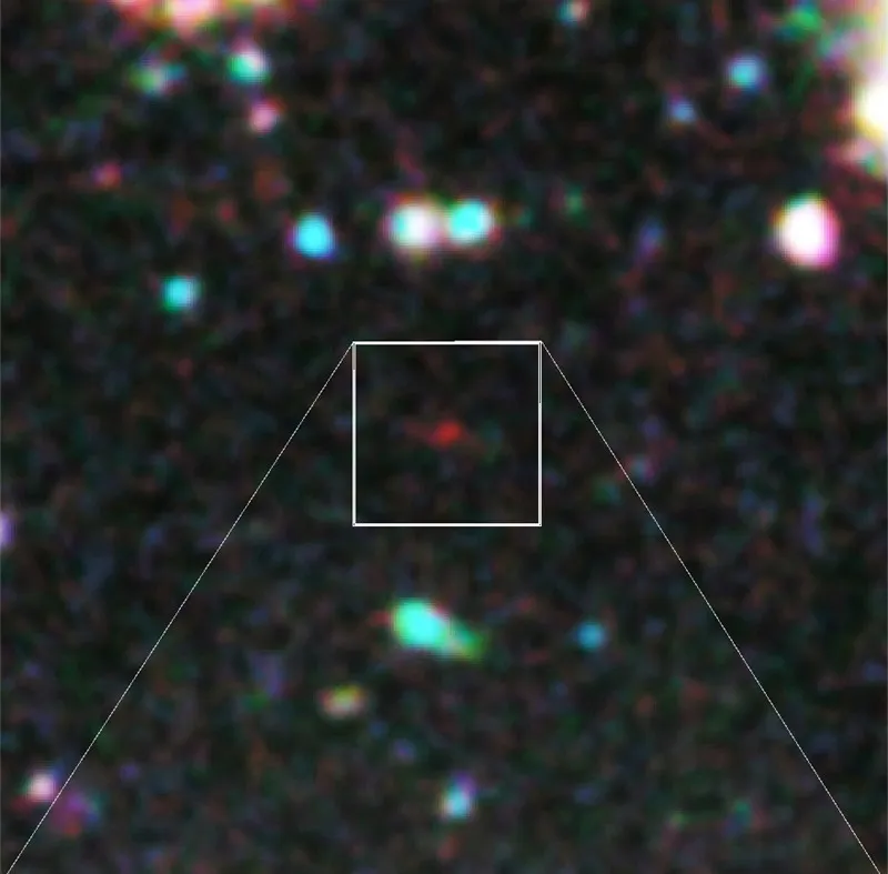 La macchia rossa appena visibile – nell’immagine a infrarossi – indica una delle più antiche galassie mai viste nel nostro Universo. © NASA/courtesy of nasaimages.org.