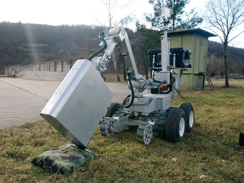 Robot per disinnescare le bombe. 137666102 (Shutterstock)