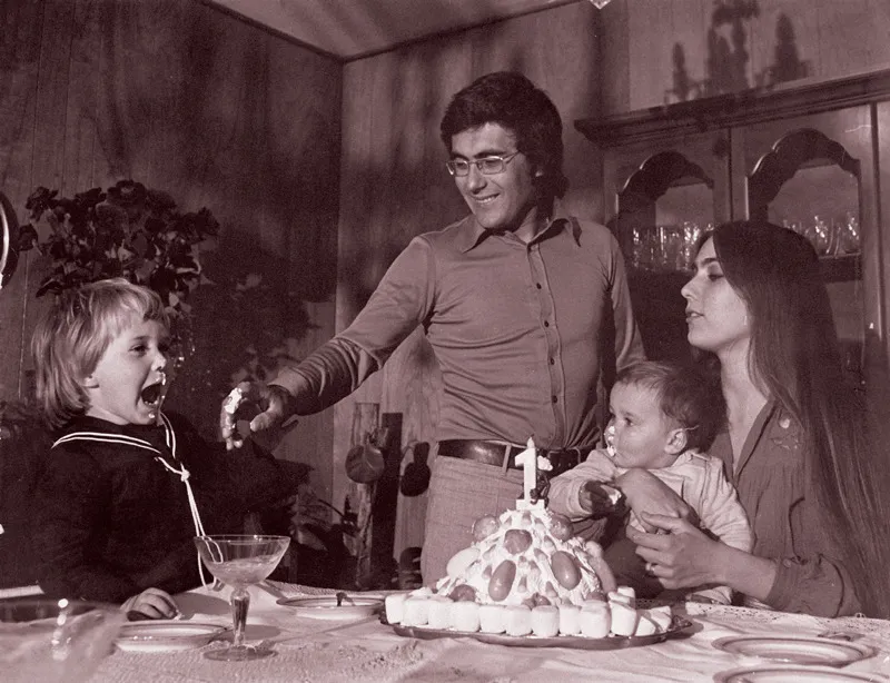 Toronto, 1974, il primo compleanno di Yari (in braccio a Romina).