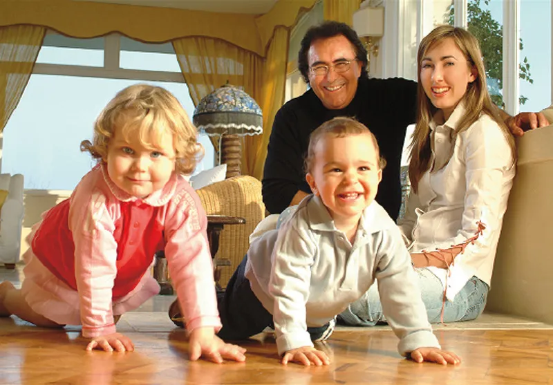 Cellino San Marco, 2004, io con Cristel e i due piccoli, Jasmine e Albano jr. (© Nicola Allegri/Editoriale Gli Olmi)